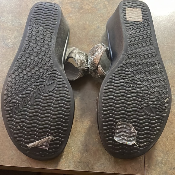 Sketchers Luxe Foam slip on wedges ADORABLE - Picture 3 of 3